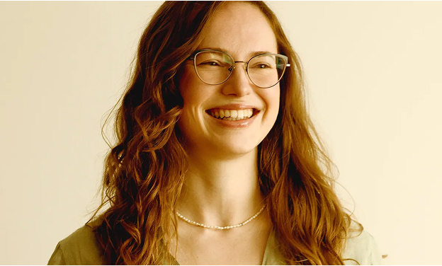 A picture of a smiling woman